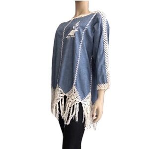 J.M. PINK 3/4 sleeve embroidery cream, blue camisole Crochet-Trim Tunic